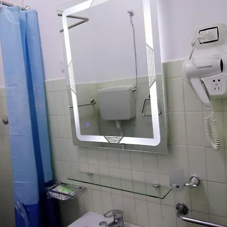 Hotel Madonna Del Pino 2*