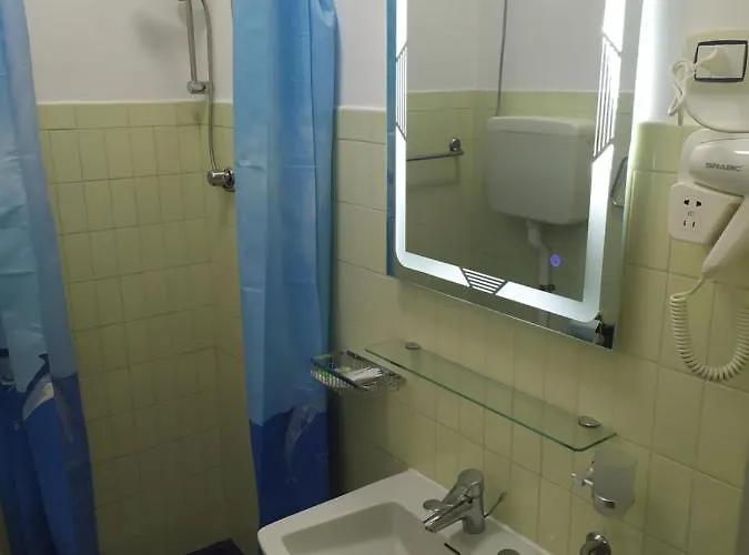 Madonna Del Pino Hotel 2*