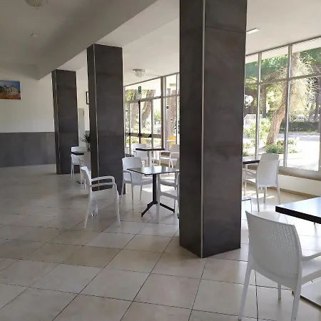 Madonna Del Pino Otel Cervia