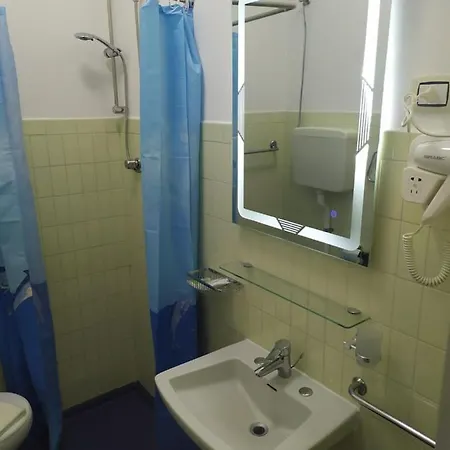 Madonna Del Pino Hotel 2*