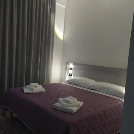Madonna Del Pino فندق تّشيرفييا