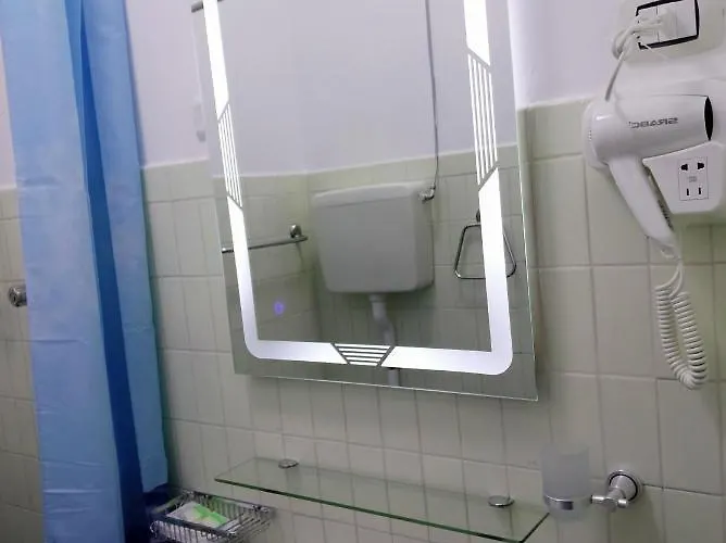 Hotel Madonna Del Pino 2*